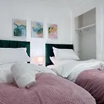 Wellesley Retreat 4br Entire Nyaraló Middlesbrough